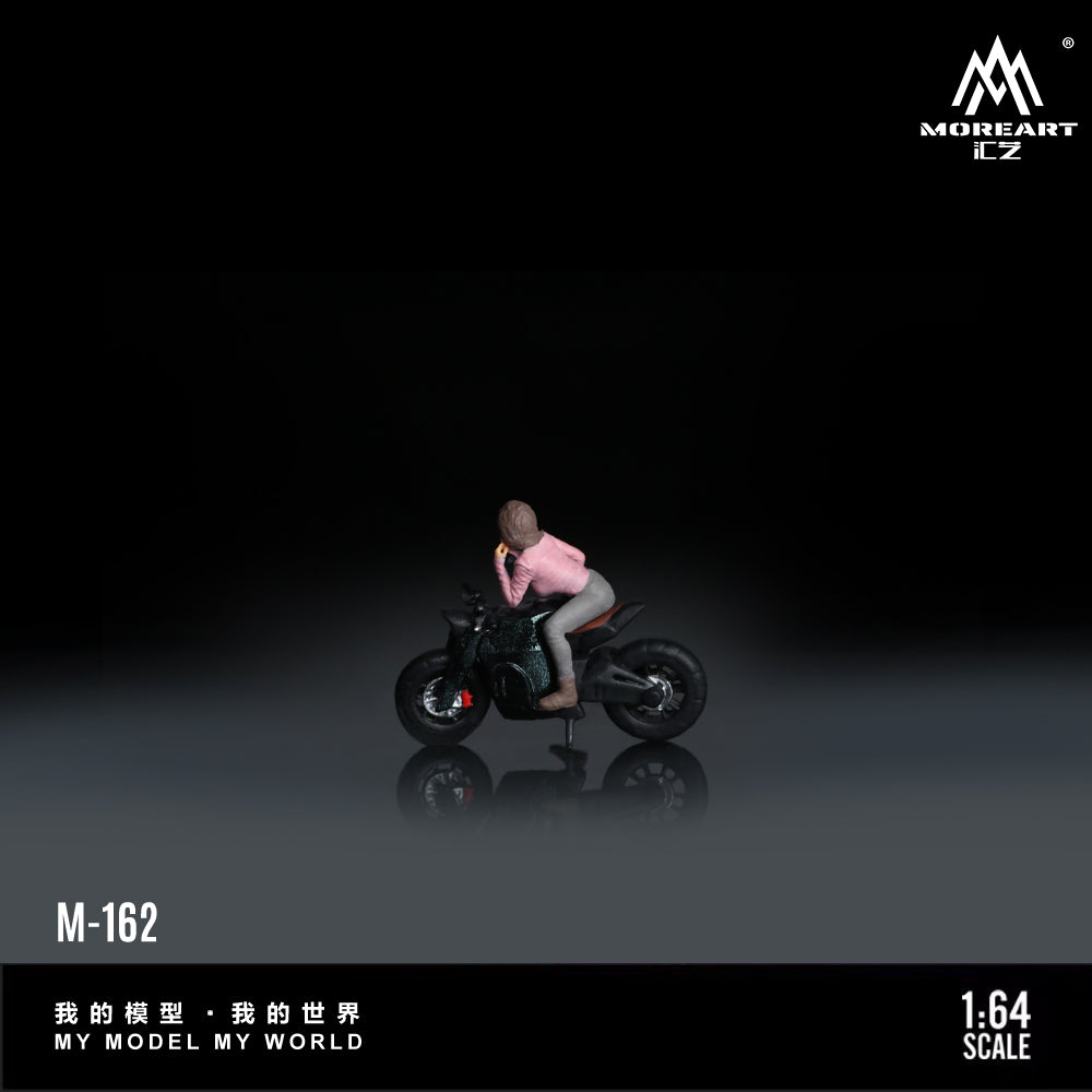 MoreArt 1:64 SHORT TAILED DARK IRON MOTORCYCLE GIRL MO222162