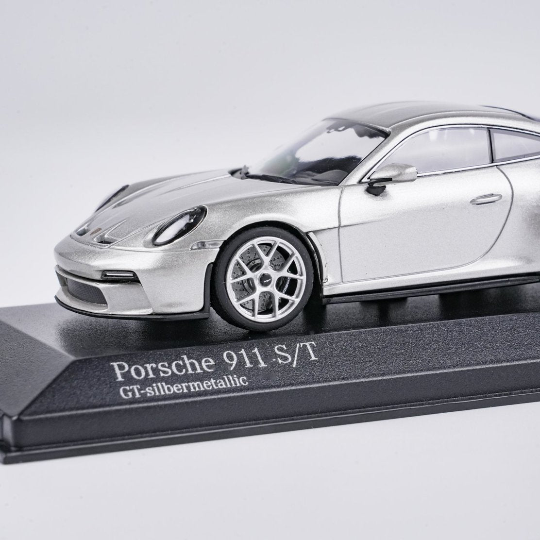 MINICHAMPS 1:43 PORSCHE 911(992) S/T - 2023 -SILVER 410063022