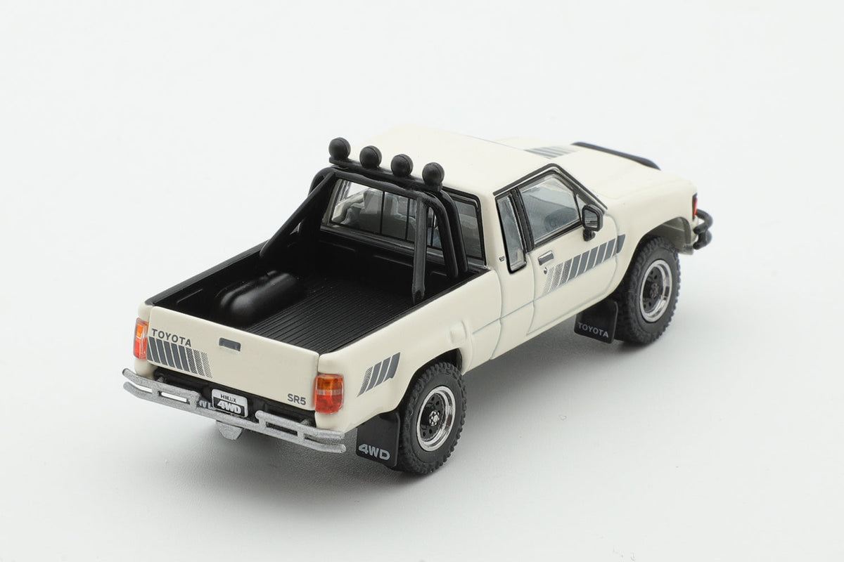 GCD 1:64 Toyota Hilux SR5 XTRA Cab -LHD BEIGE KS-062-396