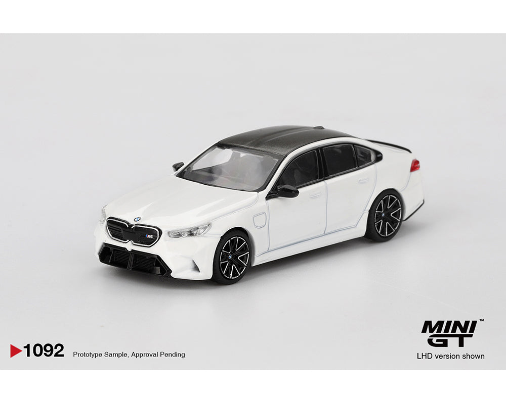 Mini GT 1:64 BMW M5 – Alpine White MGT01092-BL