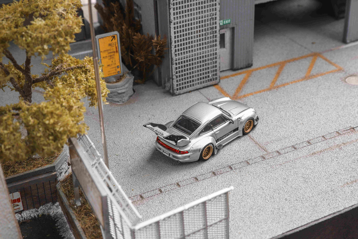 Star Model 1:64 RWB 993 High Wing Black / Silver (2 Variant)