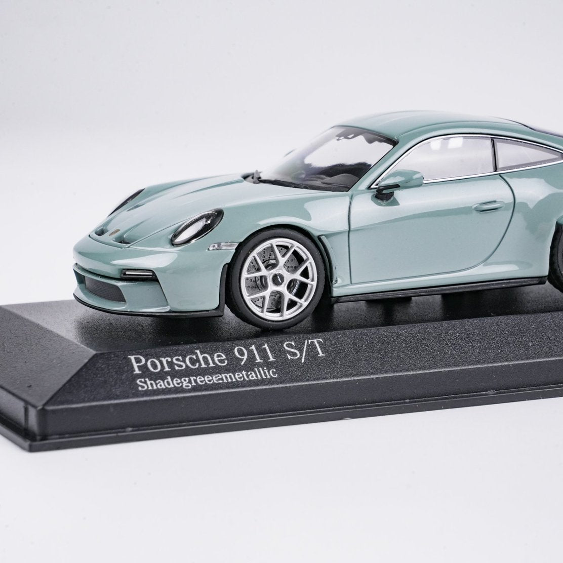 MINICHAMPS 1:43 PORSCHE 911(992) S/T - 2023 - GREEN METALLIC 410063021