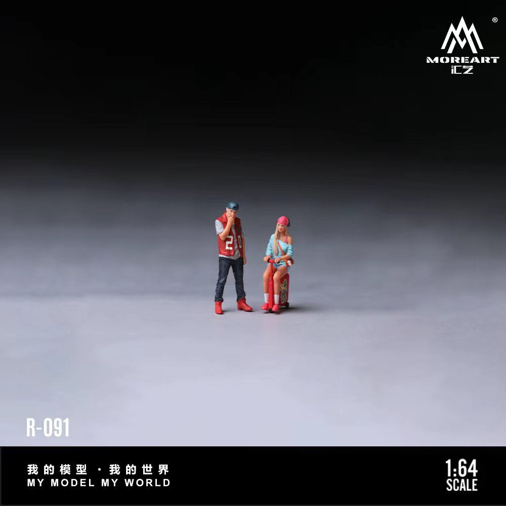 MoreArt 1:64 URBAN TRAVEL COUPLE FIGURE SET MO223091