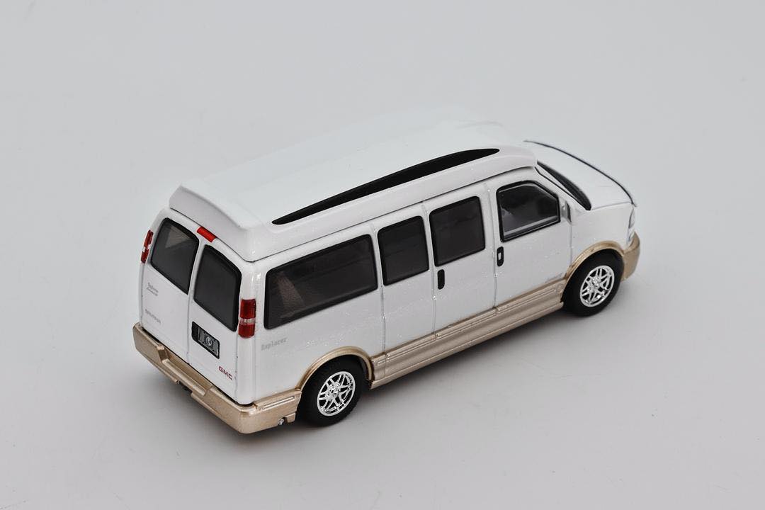 Shadow 1:64 SAVANA EXPLORER LIMITED SE LHD (3 Colours) LL-057-287/LL-057-289/LL-057-290