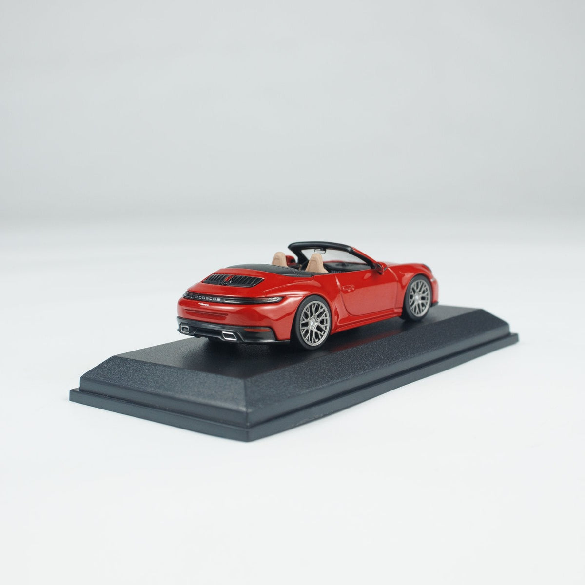 Minichamps 1:64 PORSCHE 911 (992.2) CARRERA CABRIOLET CLDC 643064033