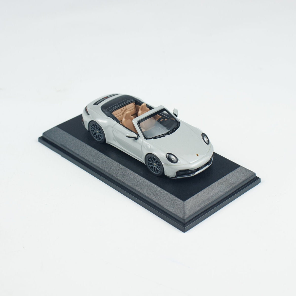 Minichamps 1:64 PORSCHE 911(992.2) CARRERA CABRIOLET CHALK CLDC 643064037