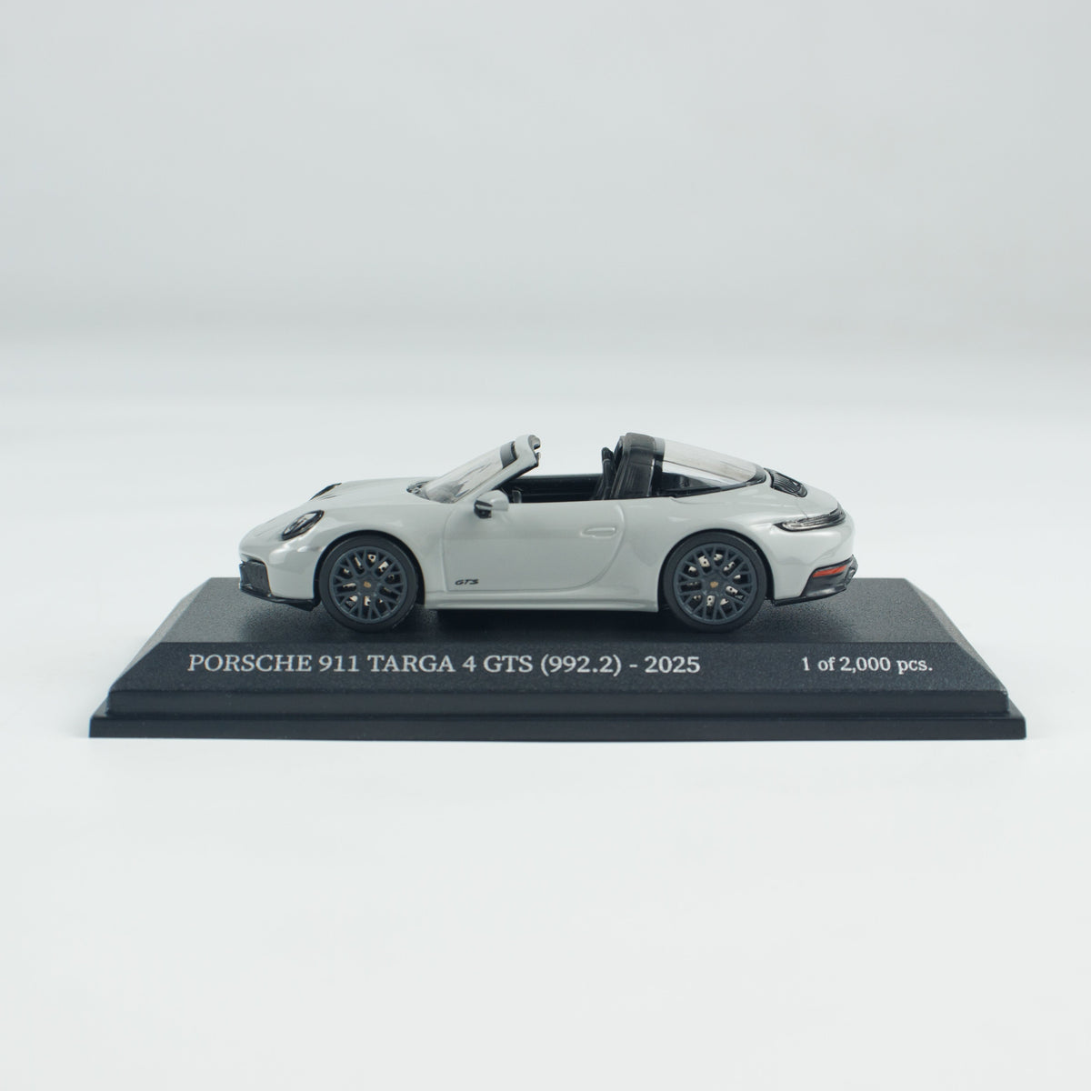MINICHAMPS 1:64 PORSCHE 911 (992.2) TARGA 4 GTS -2025-CHALK CLDC 643064145