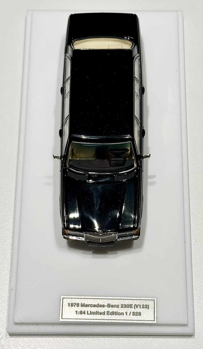 JIYI X GOC 1:64 MERCEDES BENZ 230E Lengthened LIMO (W123) Black