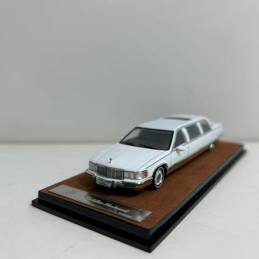 XiaoGuang Model 1:64 Cadillac Fleetwood Limousine (4 Colours)
