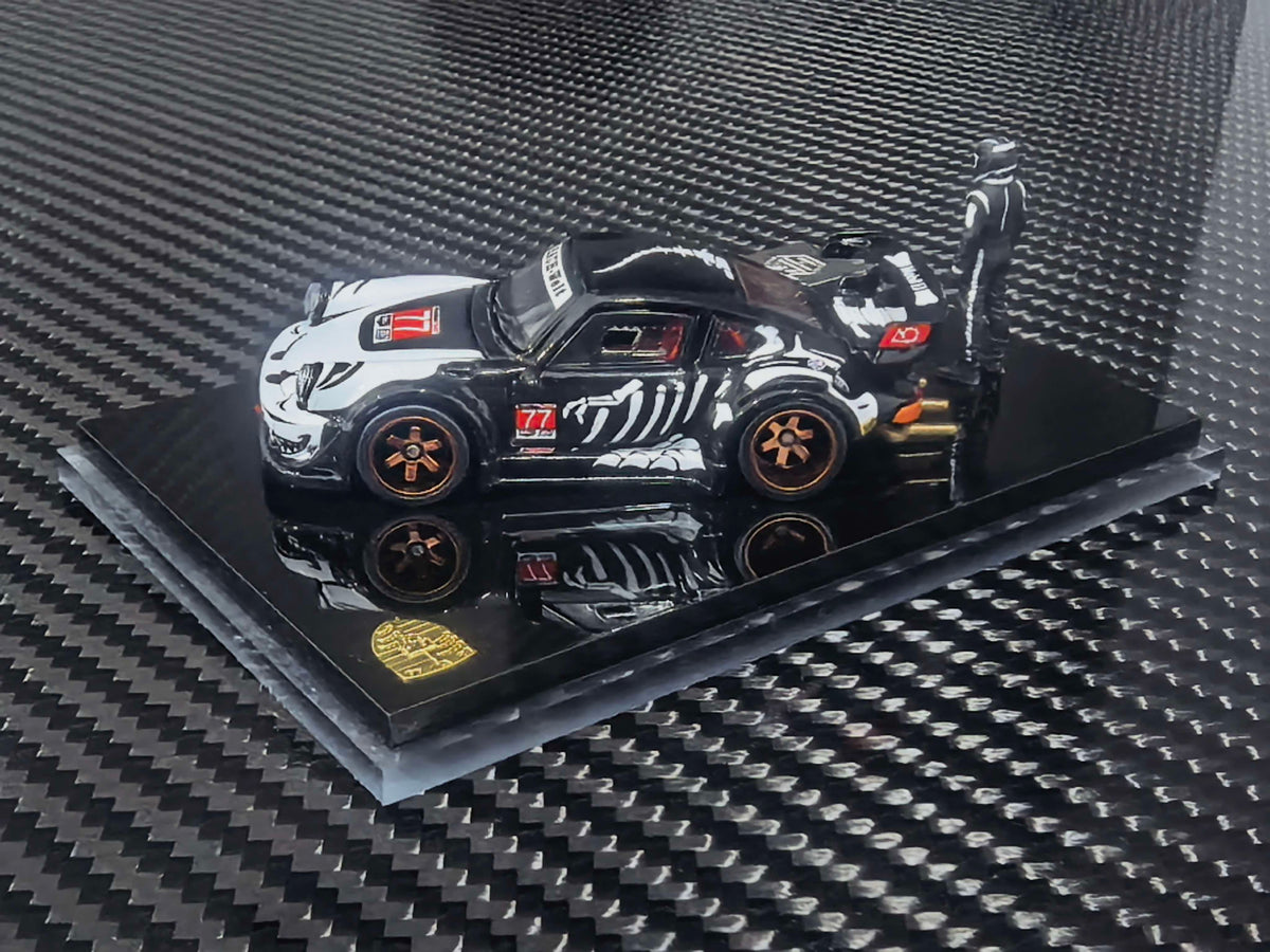 [Preorder] FG 1:64 RWB 930 #77 Bone Dragon Black/White Livery + Rider Figure HG6426104