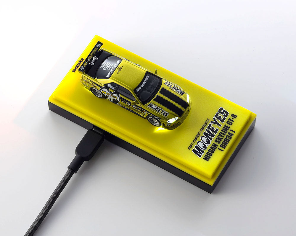 [Preorder] Kyosho 1:64 Nissan GT-R (R34) Mooneye's 1 with MOTN LED Base Compatible Liquid Yellow