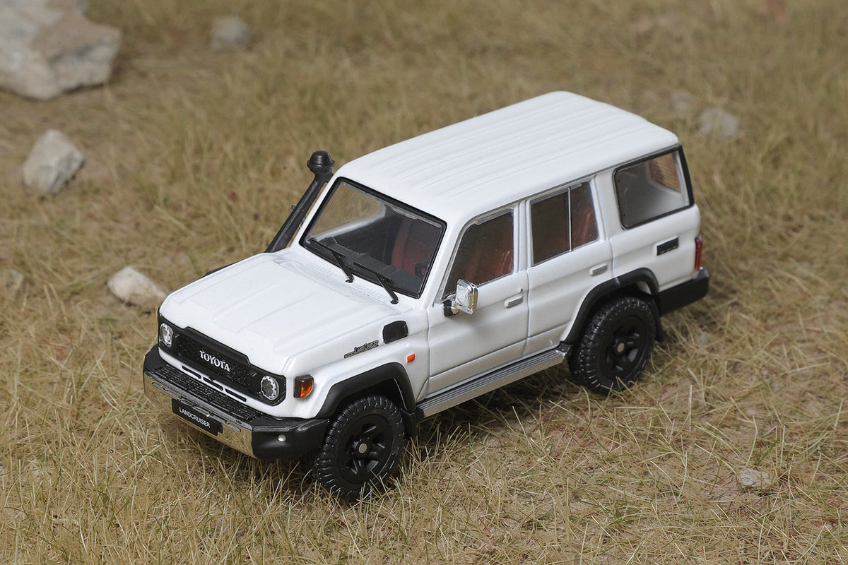 GCD 1:64 Toyota LC70 (5 Colour)