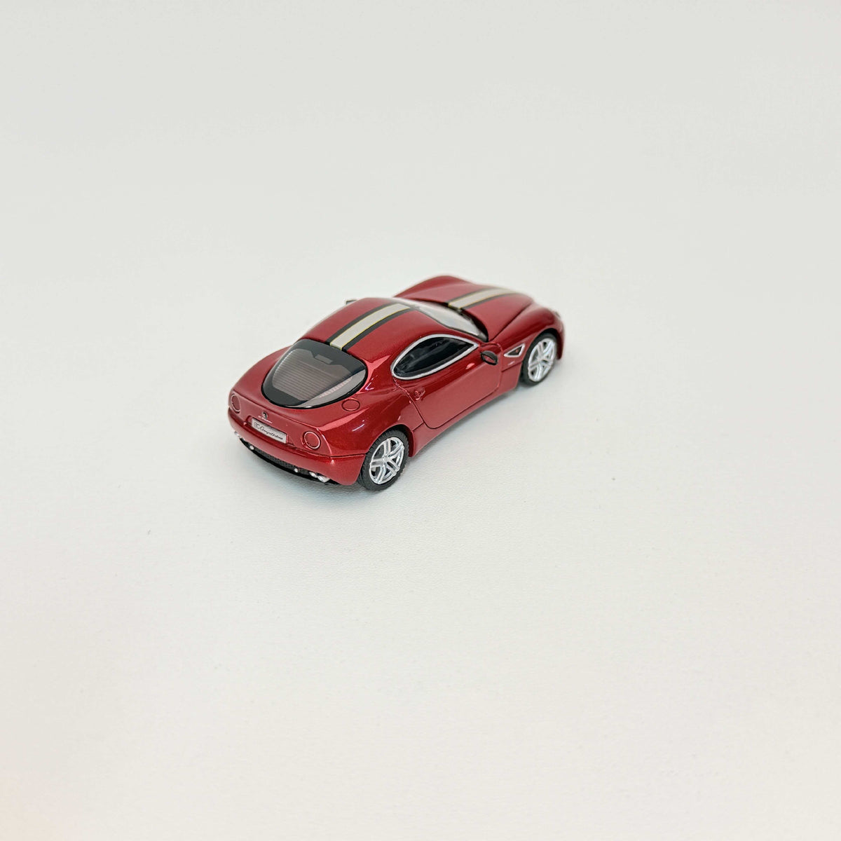 [Preorder] MOTORHELIX 1:64 Alfa Romeo 8C Competizione Red with Gray and Black Stripe M69065