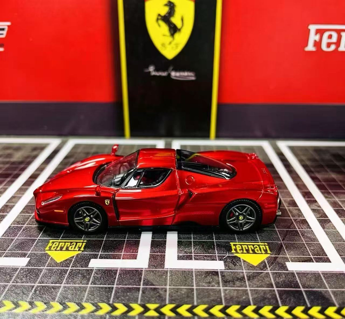 [Preorder] HG Model 1:64 Enzo (2 Colours)