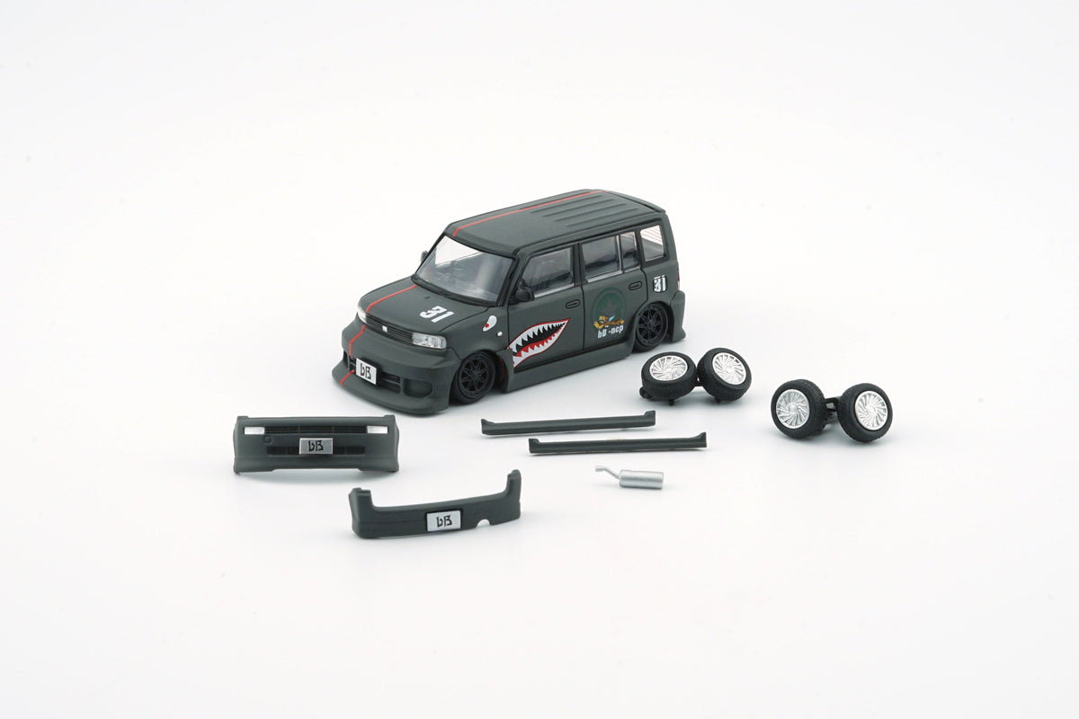 BM creation 1:64 Toyota 2000 bB - Matte Green + P40 Tiger Pattern (RHD)