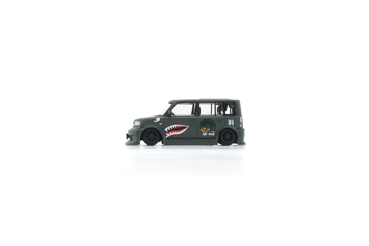 BM creation 1:64 Toyota 2000 bB - Matte Green + P40 Tiger Pattern (RHD)
