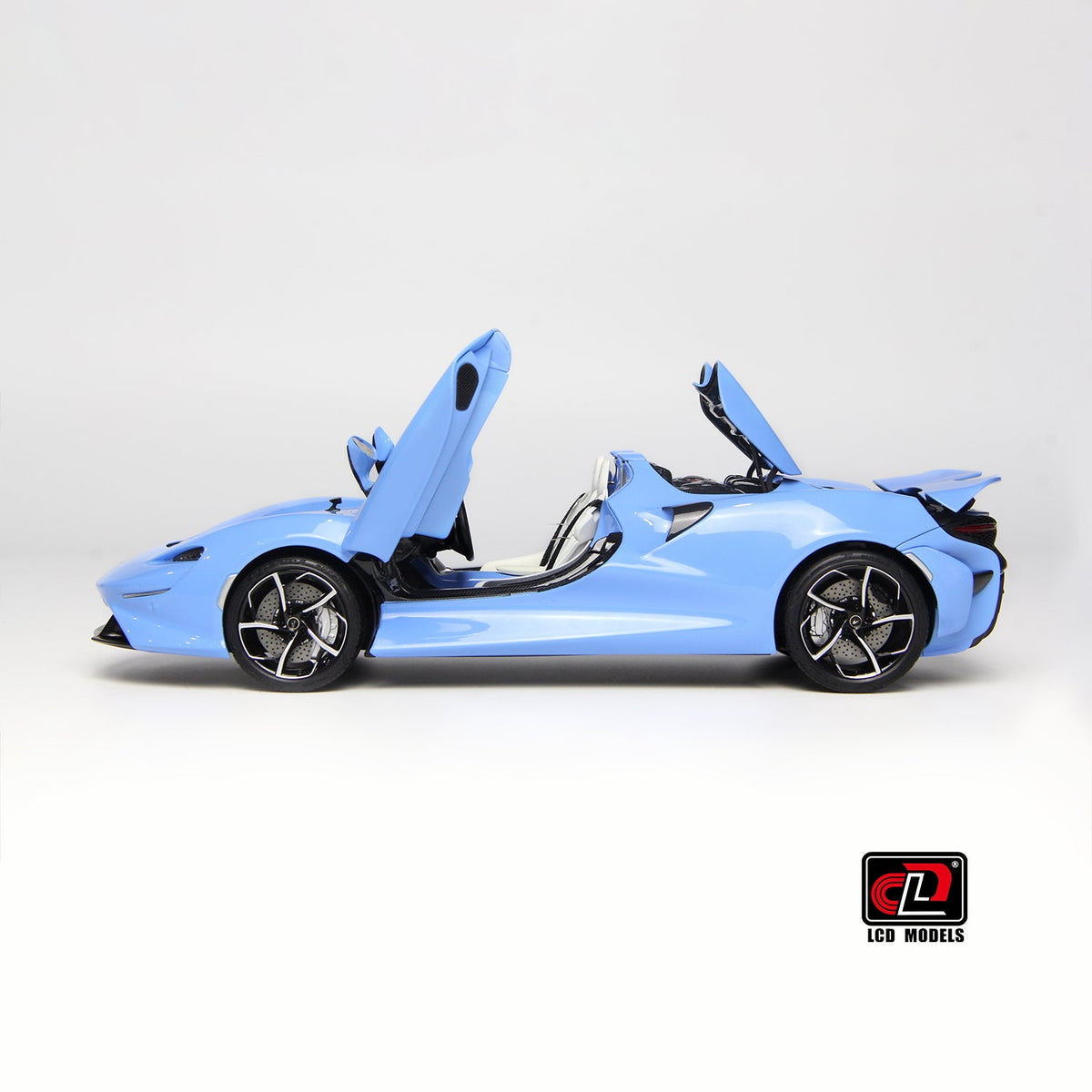 LCD 1:18 McLaren ELVA - Blue LCD18015-BU