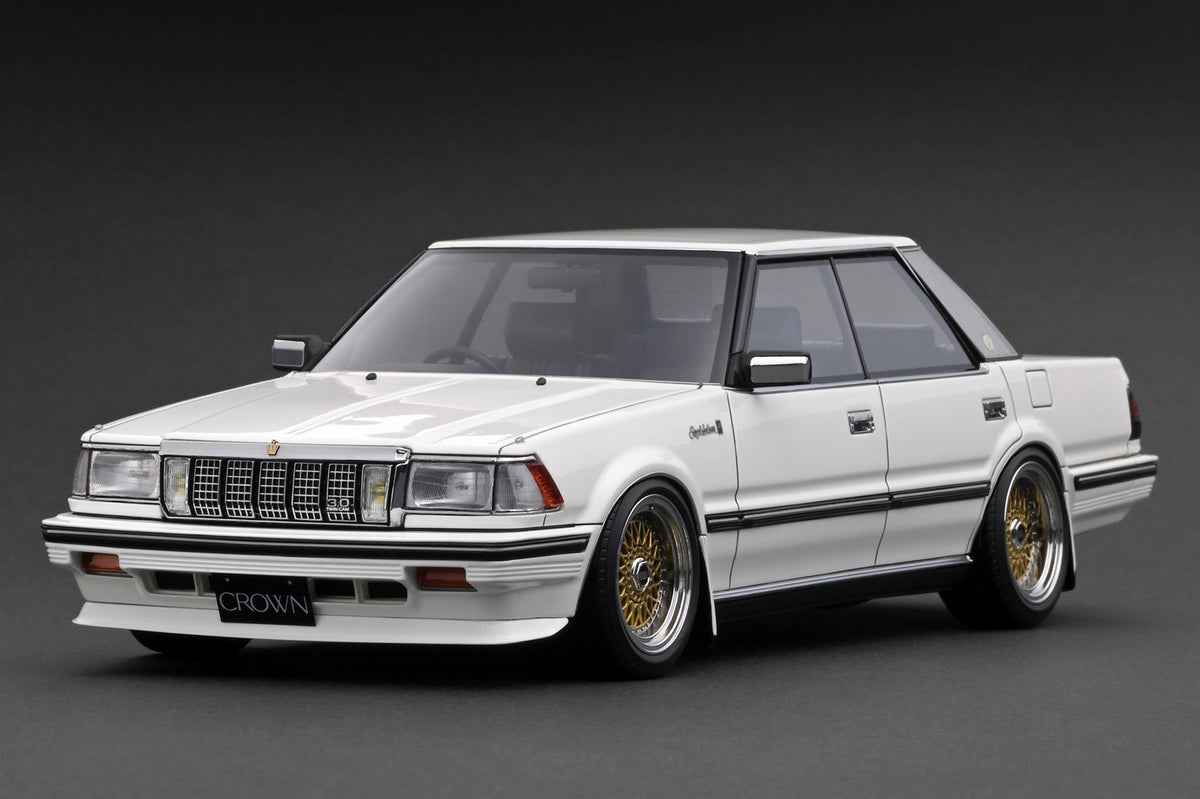 Ignition Model 1:18 Toyota Crown 3.0 Royal Saloon G (120) Pearl White/Gold (2 Colours)