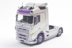 Solido 1:24 VOLVO TRUCKS FH GLOBETROTTER XL SILVER & PURPLE 2023 S2400105