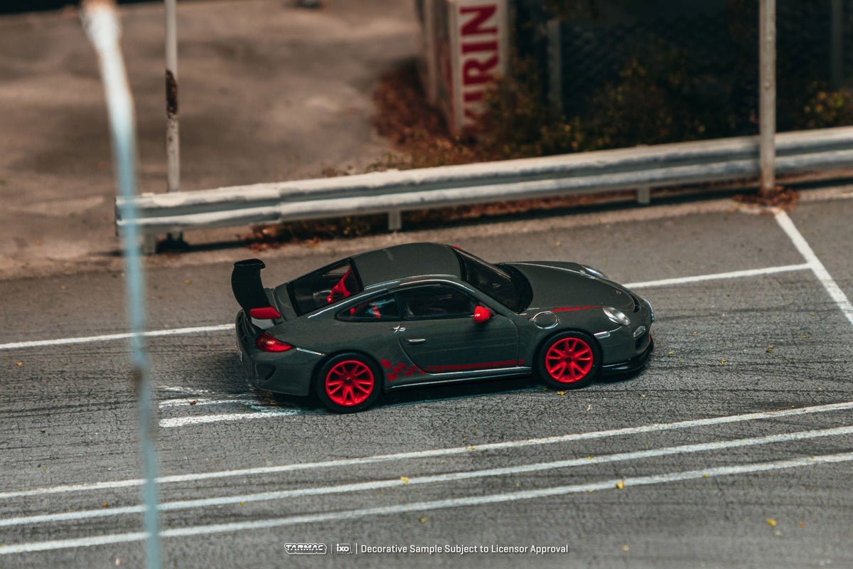[Preorder] Tarmac Works 1:64 Porsche 911 GT3 RS (997.2) – Grey – IXO models T64G-091-GY-B