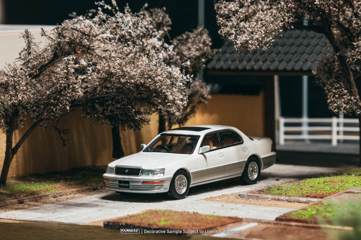 [Preorder] Tarmac Works 1:64 Lexus LS400 (UCF10) – Pearl White T64G-082-WH-B