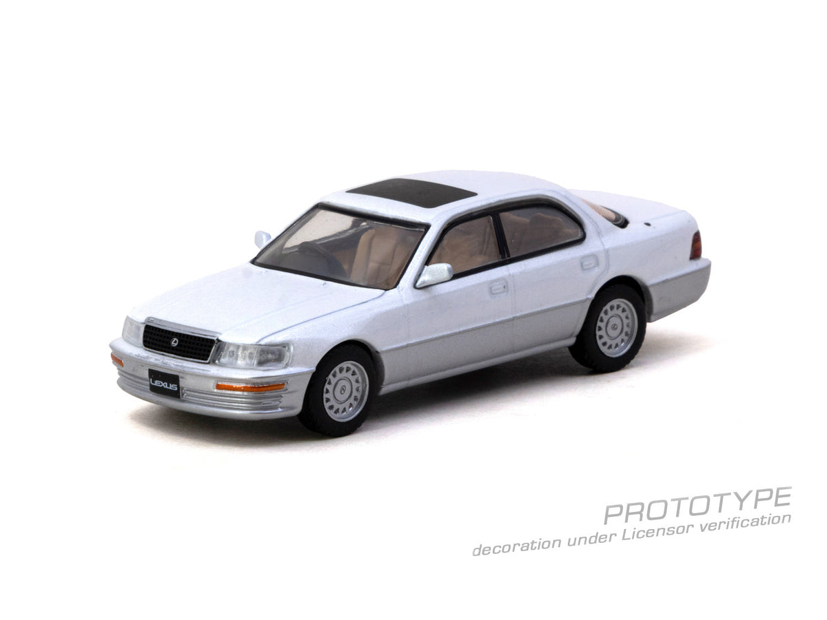 [Preorder] Tarmac Works 1:64 Lexus LS400 (UCF10) – Pearl White T64G-082-WH-B
