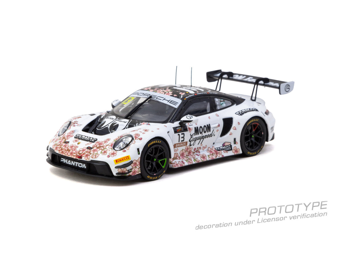 [Preorder] Tarmac Works 1:43 Porsche 911 GT3 R Suzuka 1000km – Intercontinental GT Challenge 2025 Phantom Global Racing T43-030-25SUZ13
