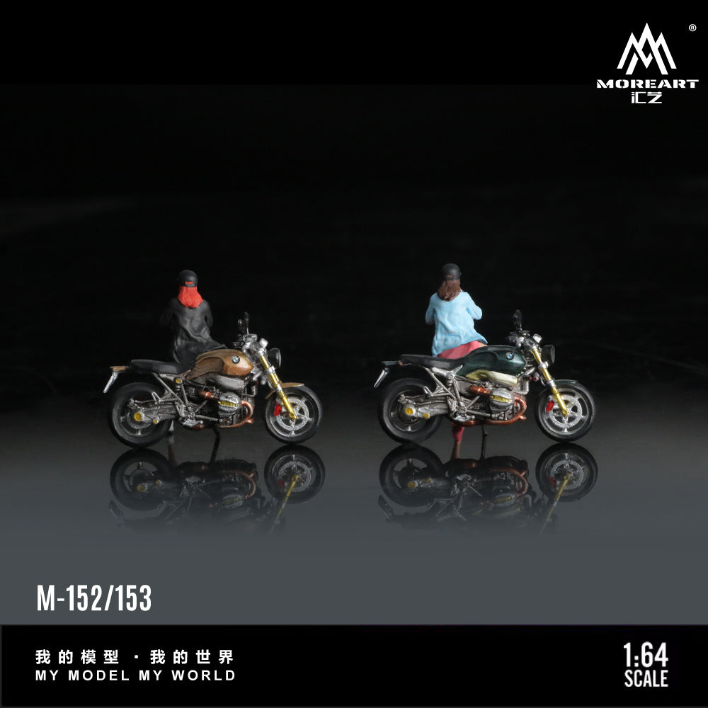 MoreArt 1:64 BMW R nineT Coffee Coloured Dark Green Motorcycle Girl