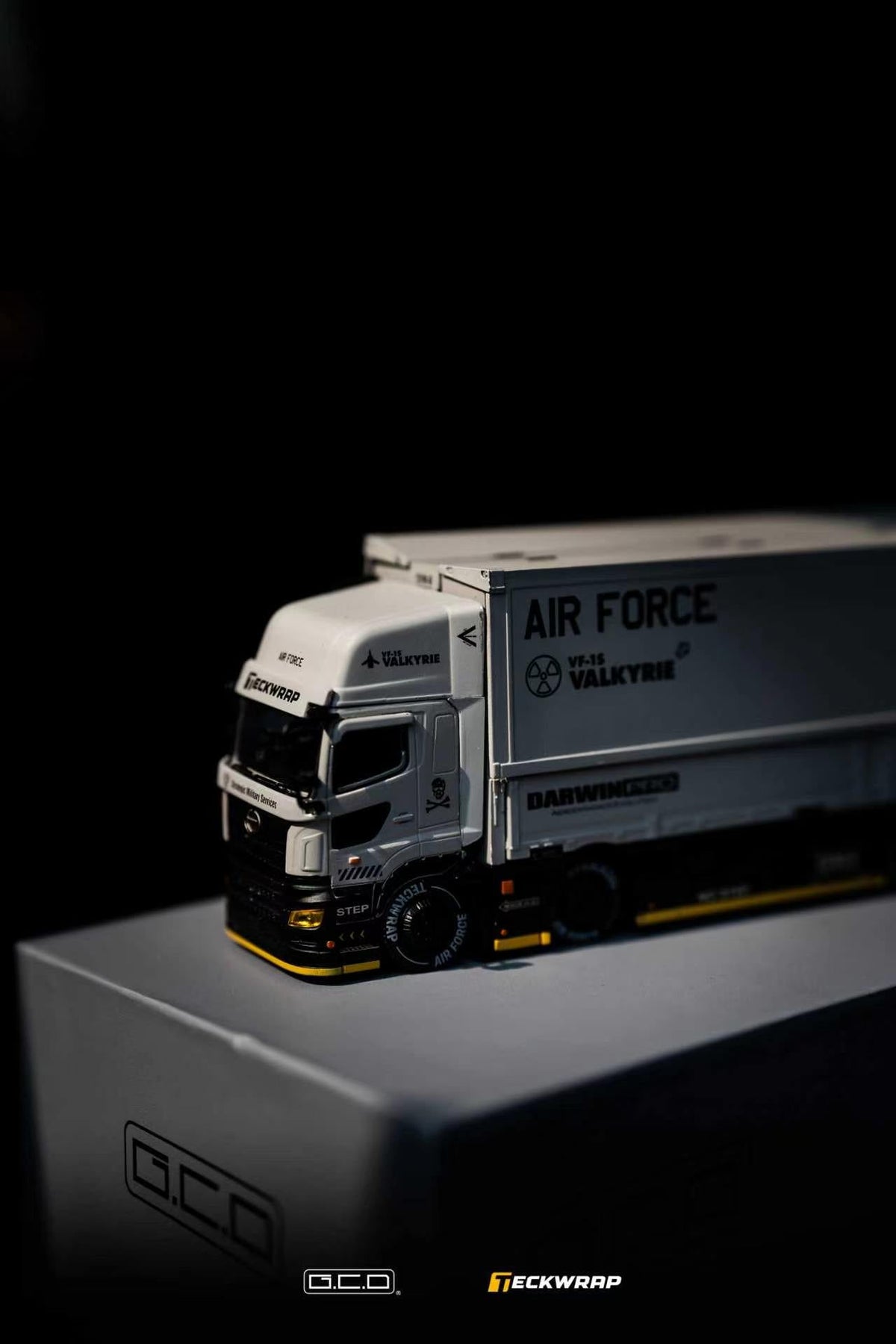 GCD 1:64 Hino Profia 700 combat Grey Livery (DarwinPro &TECKWRAP) 2018 KS-118-688