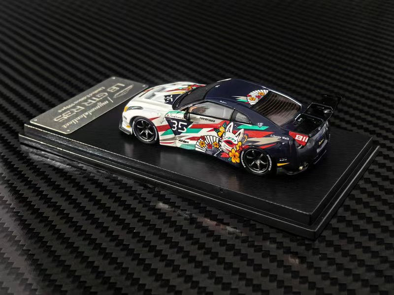 [Preorder] Model Collect 1:64 LB GTR R35 1.5 Kitsune Mask Livery MC640004S