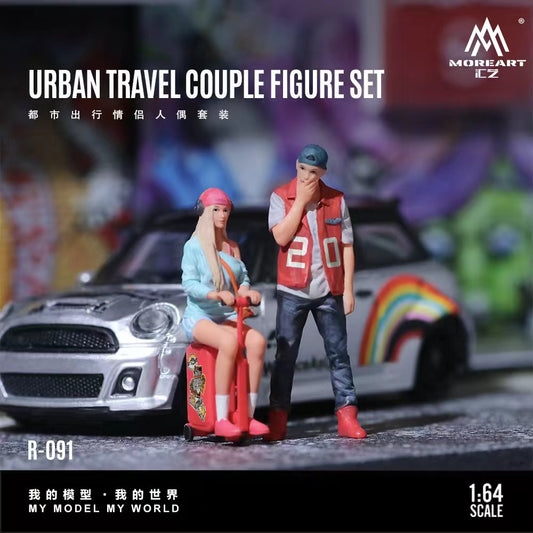 MoreArt 1:64 URBAN TRAVEL COUPLE FIGURE SET MO223091