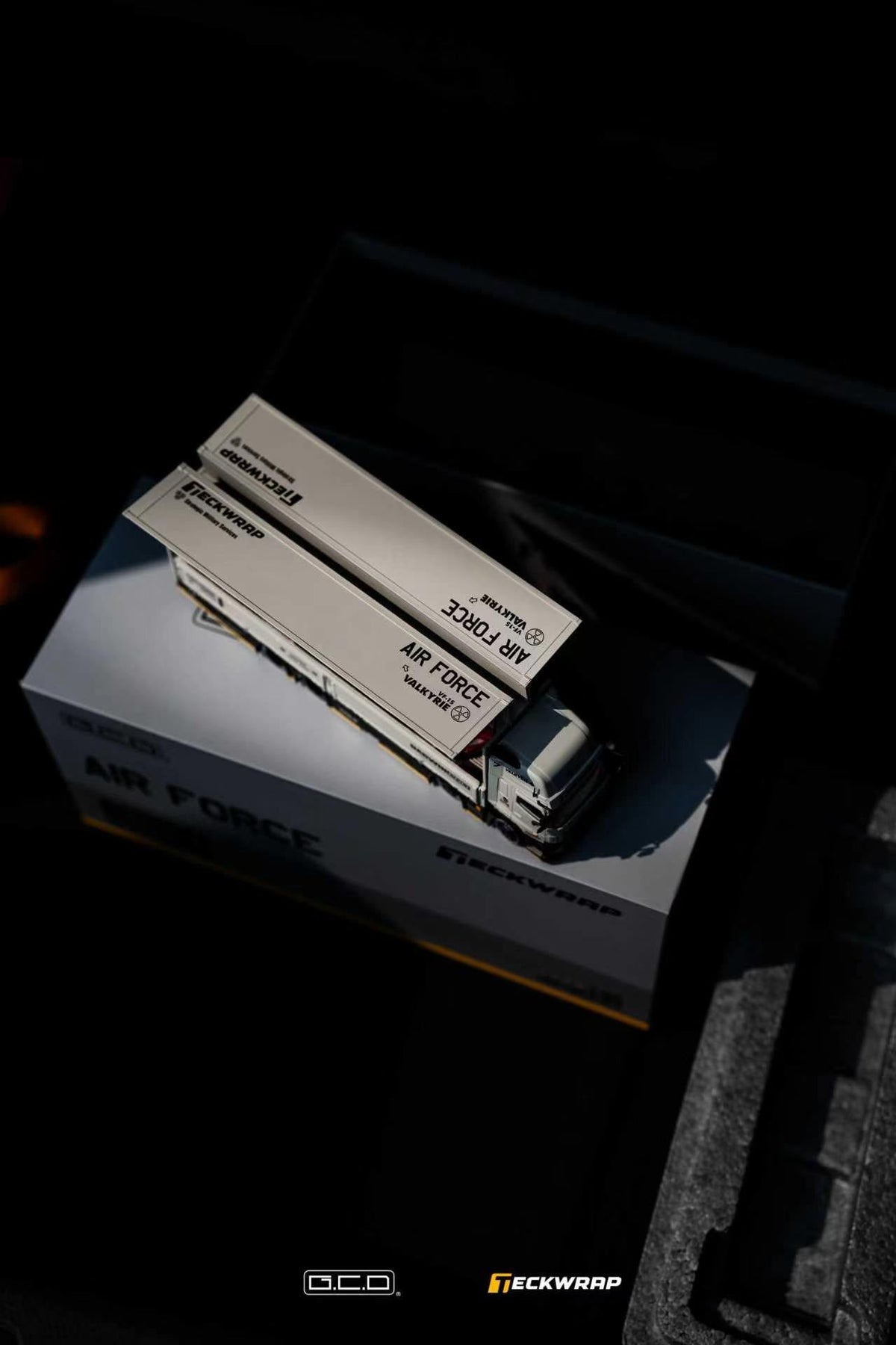 GCD 1:64 Hino Profia 700 combat Grey Livery (DarwinPro &TECKWRAP) 2018 KS-118-688