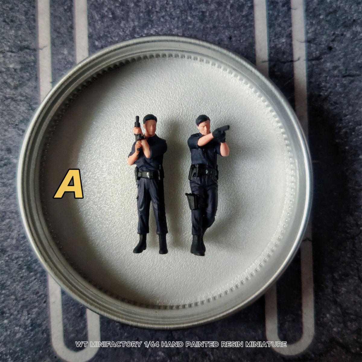 WT Minifactory 1:64 Hong Kong-style Police and gangster (2 Versions) WT2025061609