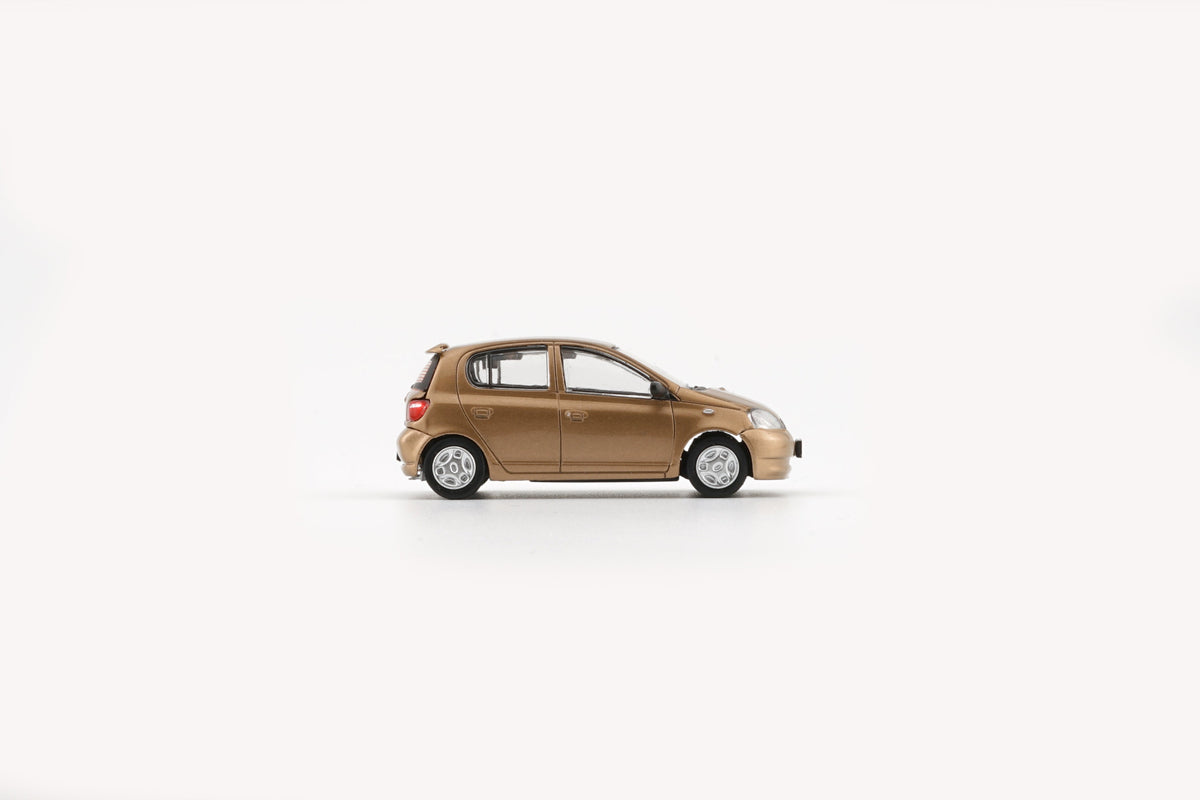 BM Creation 1:64 Toyota 1998 Echo / Vitz 5 Doors - Golden 64B0370