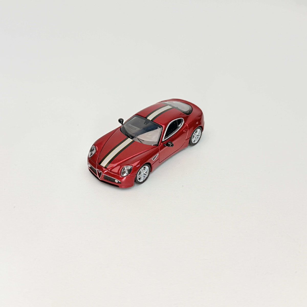 [Preorder] MOTORHELIX 1:64 Alfa Romeo 8C Competizione Red with Gray and Black Stripe M69065