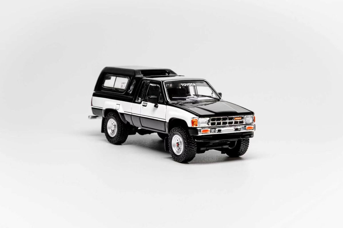 GCD 1:64 Toyota Hilux SR5 XTRA Cab 1985 (LHD) (3 Colours) KS-087-641/ KS-087-642/ KS-087-643