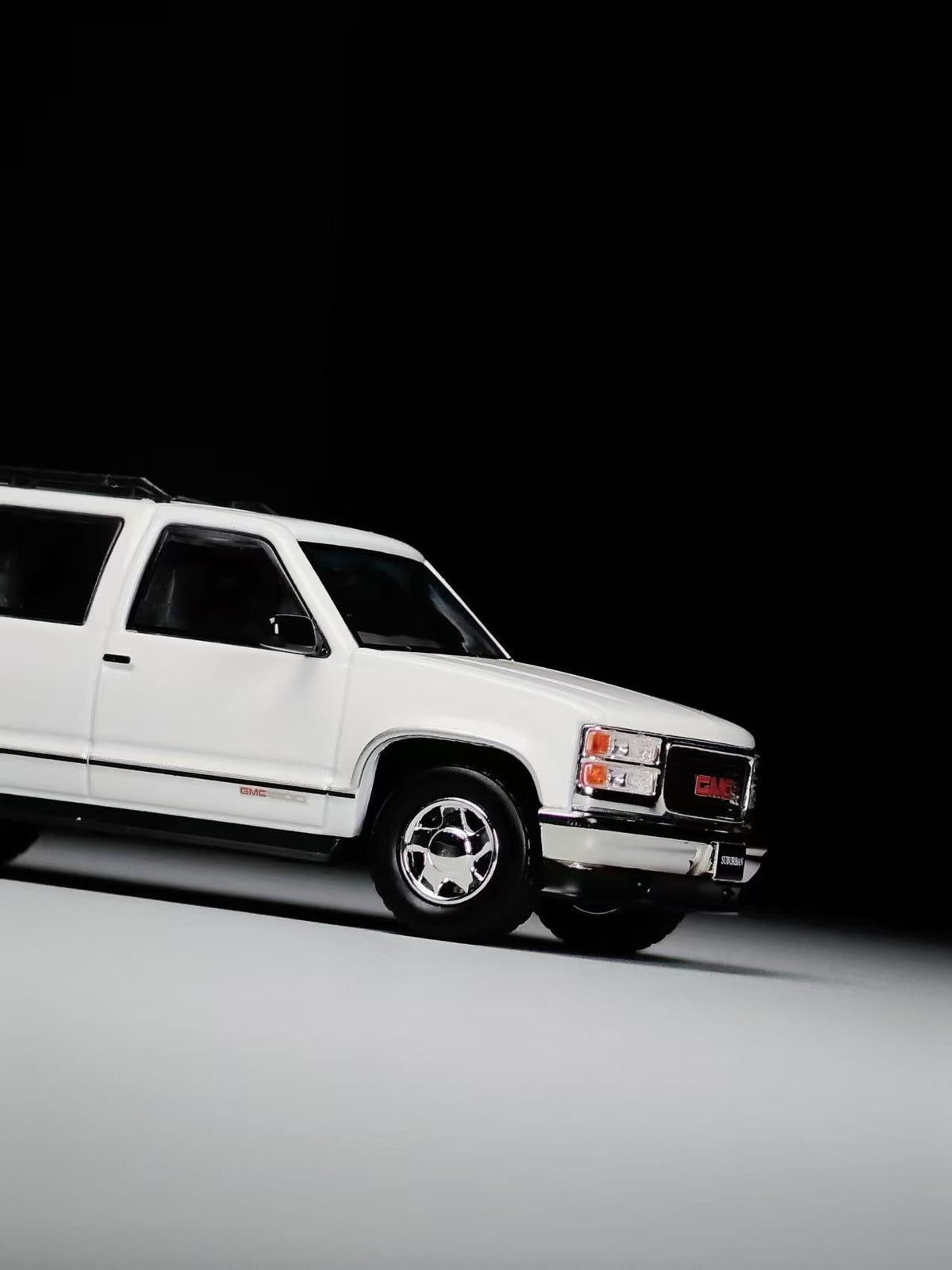 [Preorder] BLISS 1:64 Chevrolet Suburban Ivory White