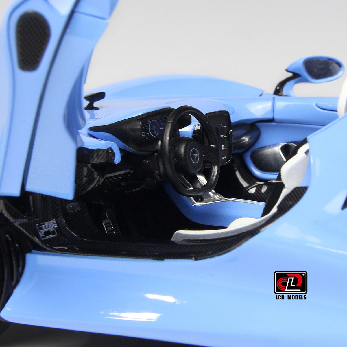 LCD 1:18 McLaren ELVA - Blue LCD18015-BU