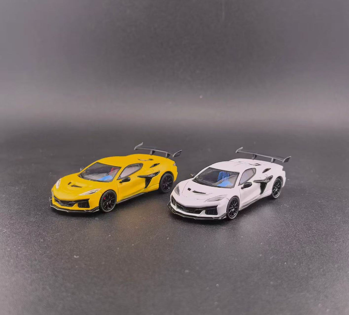Fine works64 1:64 Chevrolet Corvette C8 ZR1 (2 Colours)