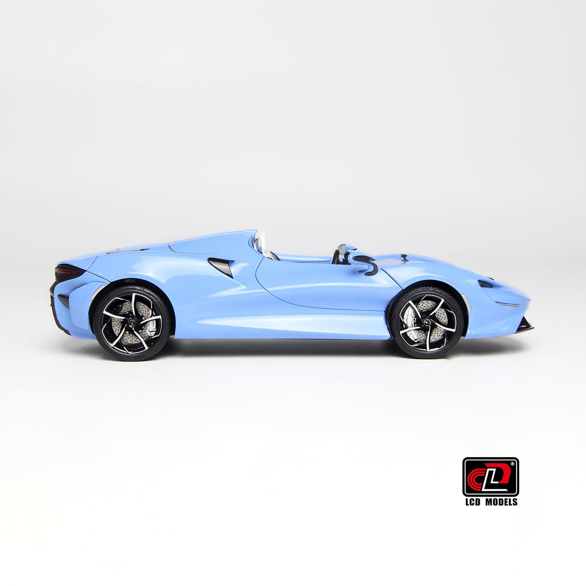 LCD 1:18 McLaren ELVA - Blue LCD18015-BU
