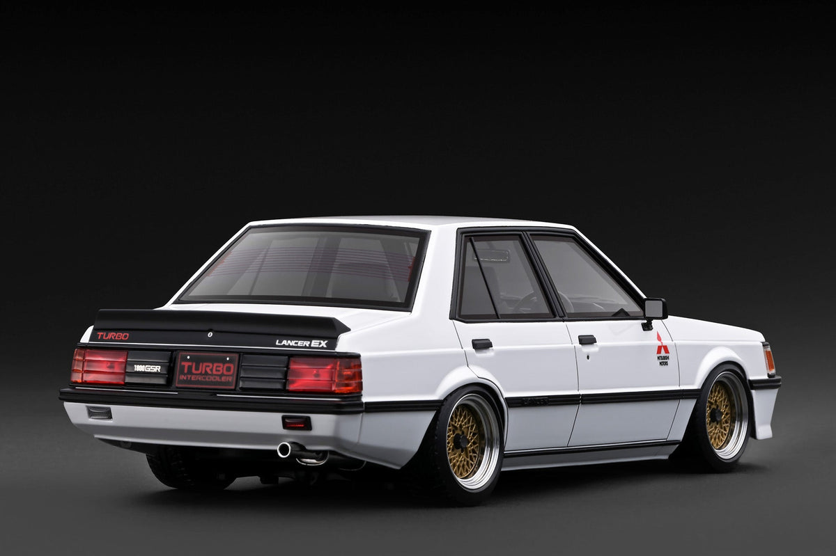 Ignition Model 1:18 Mitsubishi Lancer EX GSR Turbo (A175A) White *Black Hood IG3967