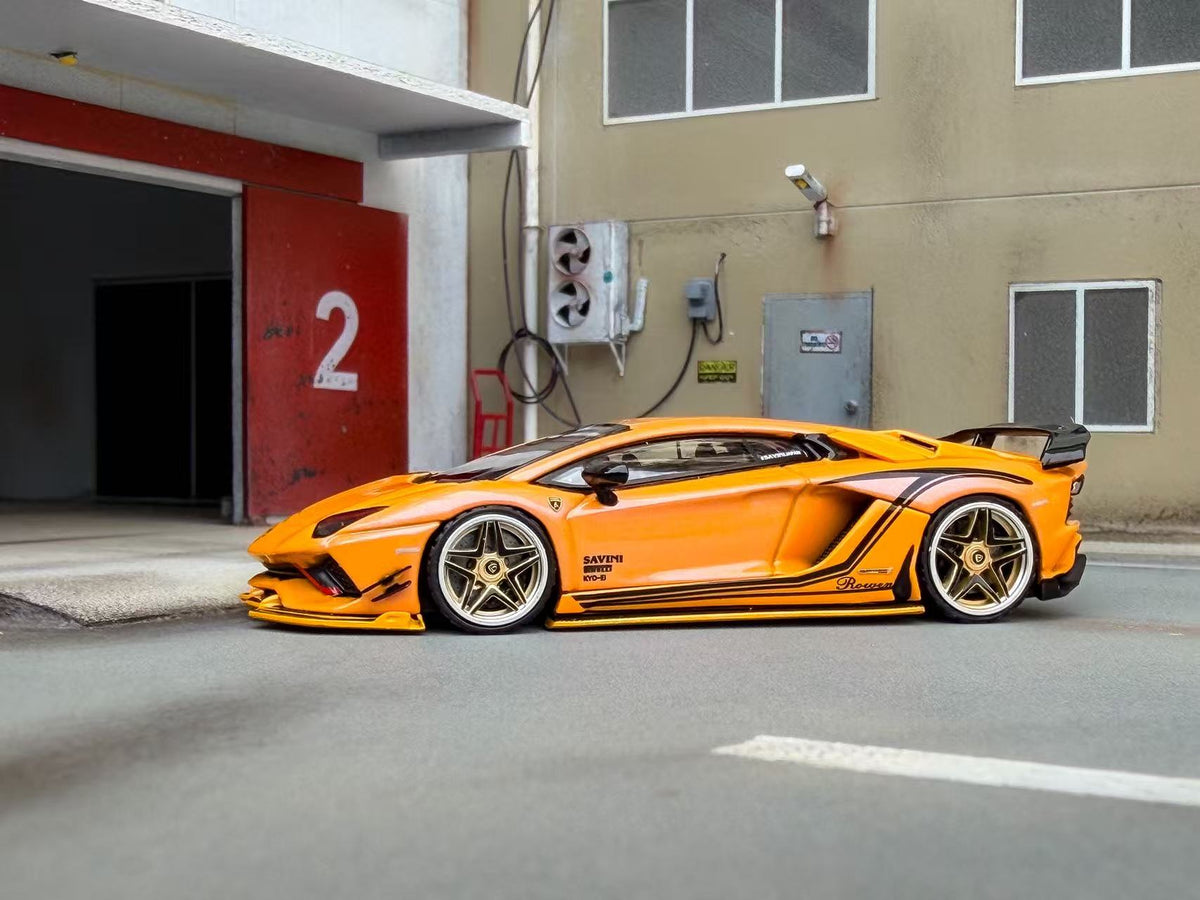 [Preorder] Rotating Wheel 1:64 Rowen Lamborghini Aventador S - Iridescent Yellow