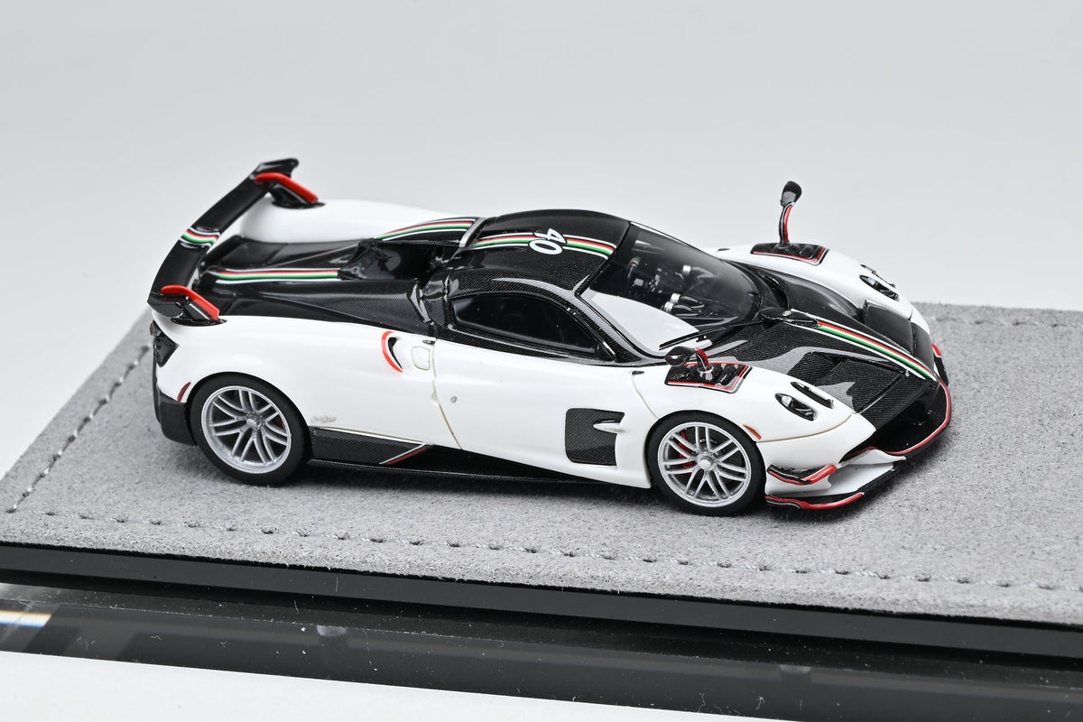 DMH 1:64 Pagani Huayra Roadster (5 Colours)