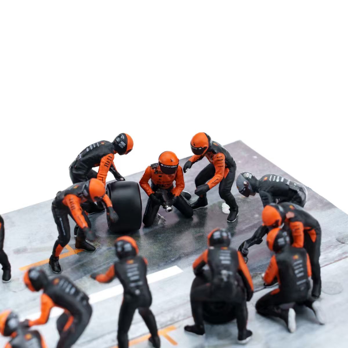 [Preorder] Minichamps 1:64 Pit Stop Diorama McLAREN MCL39 2025 363250004