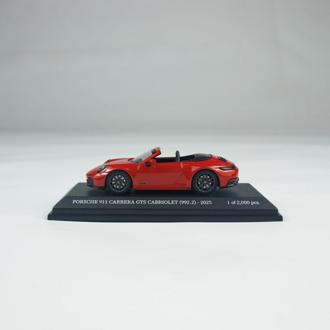 Minichamps 1:64 PORSCHE 911 (992.2) CARRERA GTS CABRIOLET RED CLDC 643064133