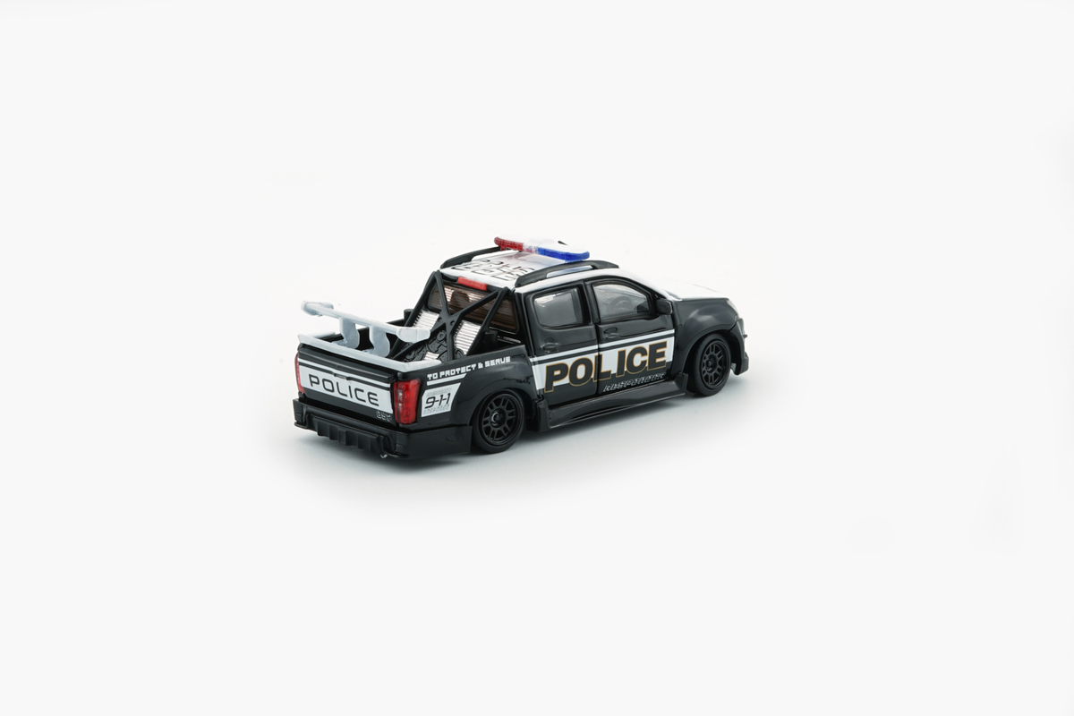 [Preorder] BM Creations 1:64 Isuzu D-Max 2018 - Low Rider Fake POLICE -LHD 64B0508