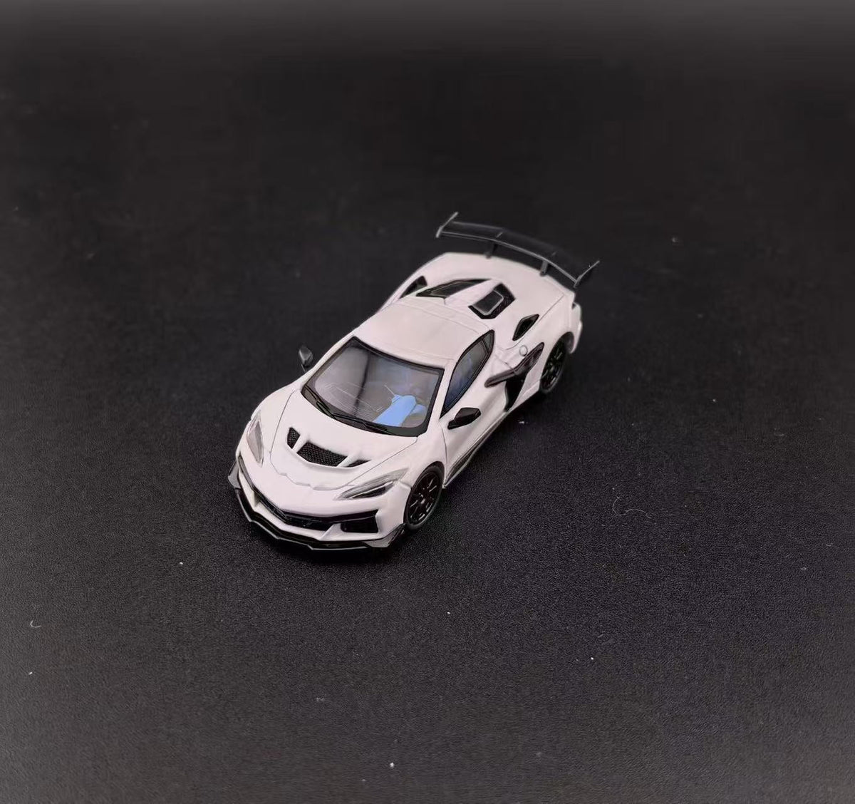 Fine works64 1:64 Chevrolet Corvette C8 ZR1 (2 Colours)