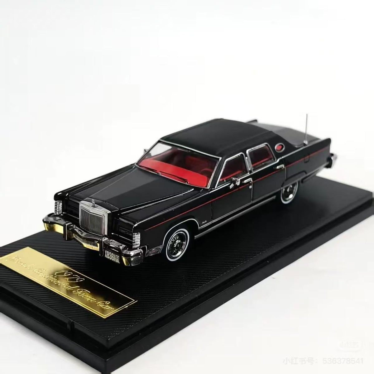 [Preorder] Turning Crush 1:64 1979 Lincoln Continental Town Car Black