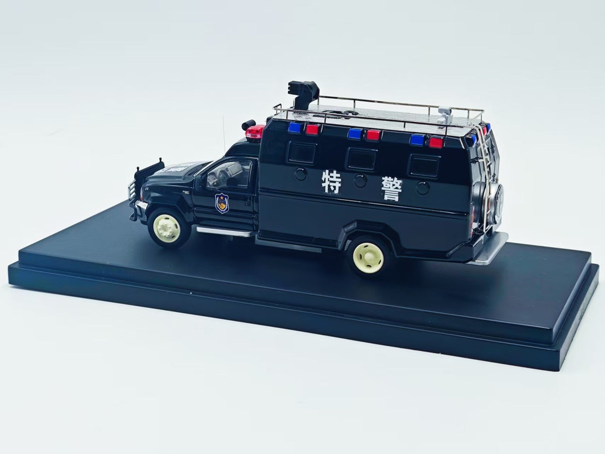 The Art of Model 1:64 Ford F550 super duty Black Police Livery