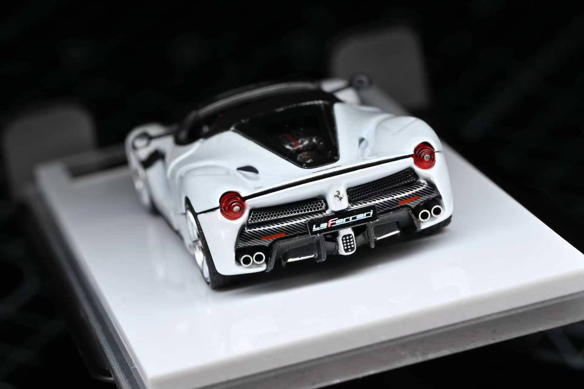 [Preorder] Street Buster 1:64 Ferrari F150 Bianco Avus-Rosso interior